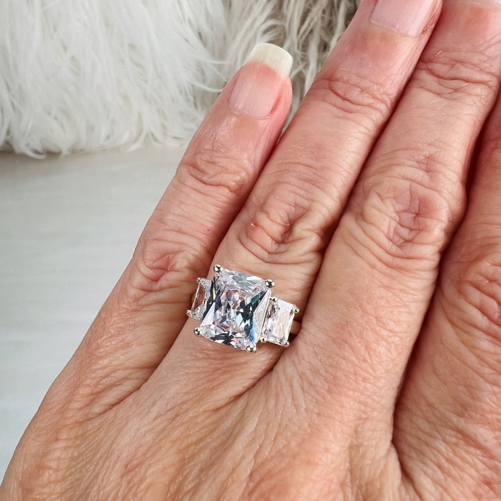 Elegant Silvertone Bling Wedding Ring size 4 3/4 View 5
